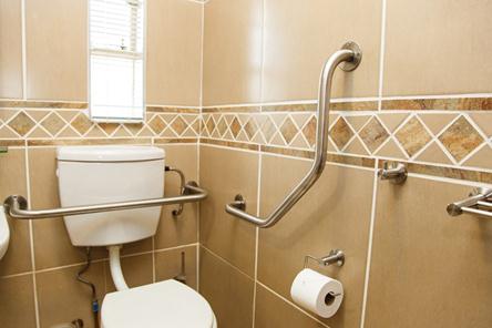 Badplaas, A Forever Resort: 4-Sleeper Wheelchair Friendly Chalet. 2  bedrooms (1 double bed & 2 single beds)