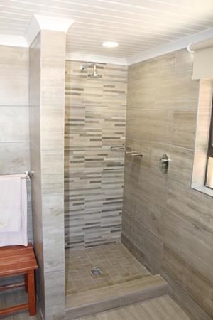 Badplaas, A Forever Resort: 6-Sleeper Log Cabin. 2 bedrooms (1 double, 2 single & 1 sleeper couch) 