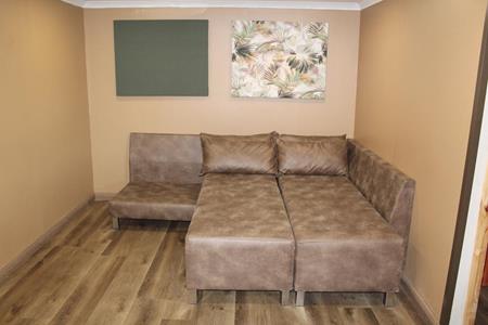 Badplaas, A Forever Resort: 6-Sleeper Log Cabin. 2 bedrooms (1 double, 2 single & 1 sleeper couch) 