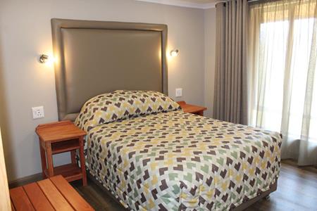 Badplaas, A Forever Resort: 6-Sleeper Log Cabin. 2 bedrooms (1 double, 2 single & 1 sleeper couch) 