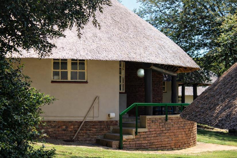 Badplaas, A Forever Resort: 4-Sleeper Rondavel. 2 bedrooms (4 single beds) 