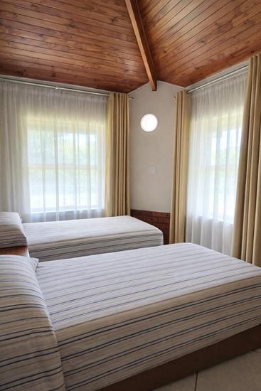 Badplaas, A Forever Resort: 6-Sleeper Chalet. 3 bedrooms (1 double bed & 4 single beds)