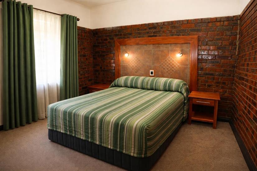 Badplaas, A Forever Resort: 2-Sleeper Chalet. 1 bedroom (1 double bed)