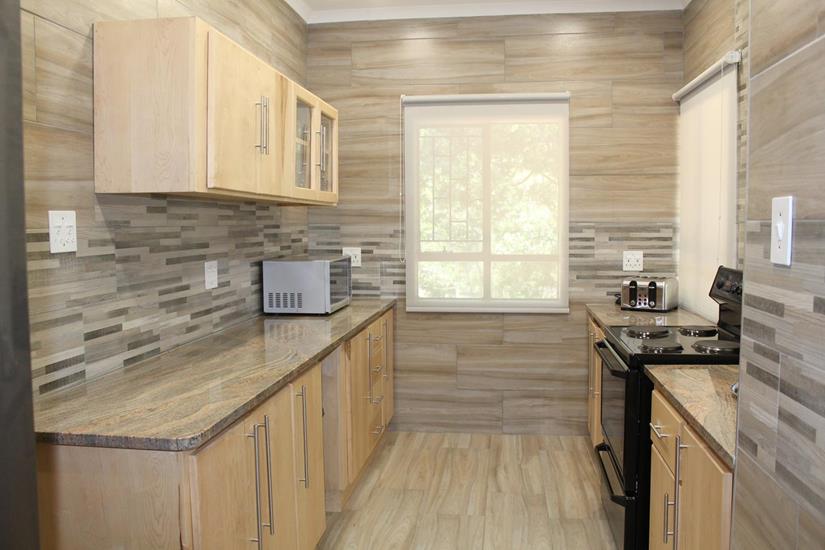 Badplaas, A Forever Resort: 10-Sleeper Guest House. 3 bedrooms (1 queen bed, 2 double beds, 2 single beds & bunker bed)