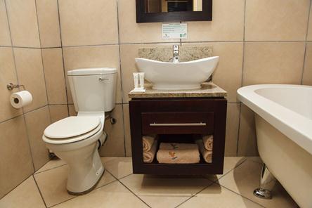 Badplaas, A Forever Resort: 4-Sleeper Hotel Room (2 double beds)