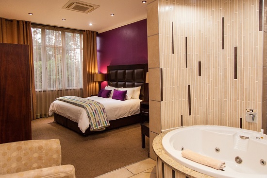 Badplaas, A Forever Resort: 2-Sleeper Hotel Suite (1 queen bed)