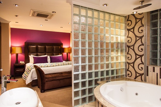 Badplaas, A Forever Resort: 2-Sleeper Hotel Honeymoon Suite (1 queen bed)